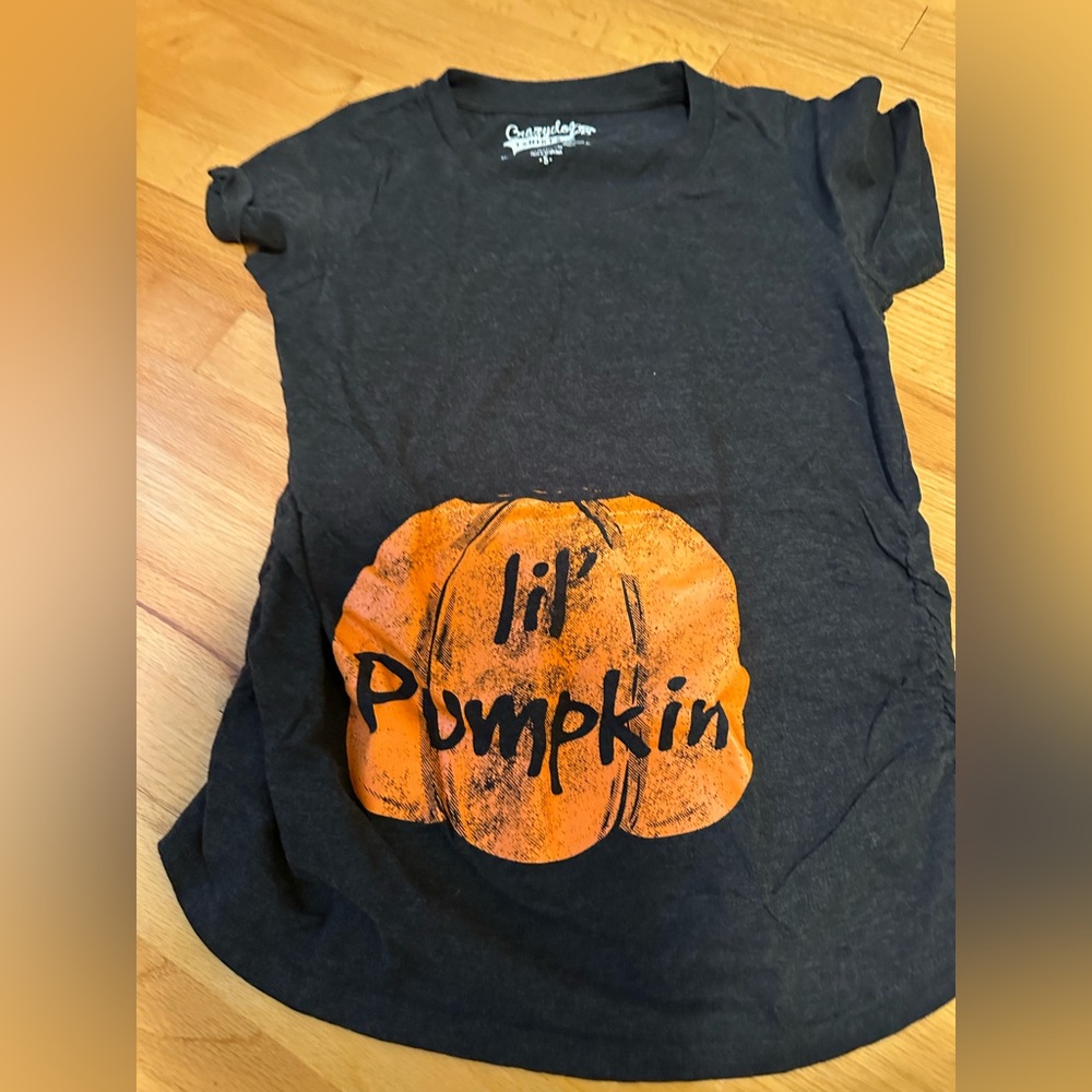 Maternity Shirt size S Lil Pampkin🎃 Fall pregnancy T-shirt Crazy Dog